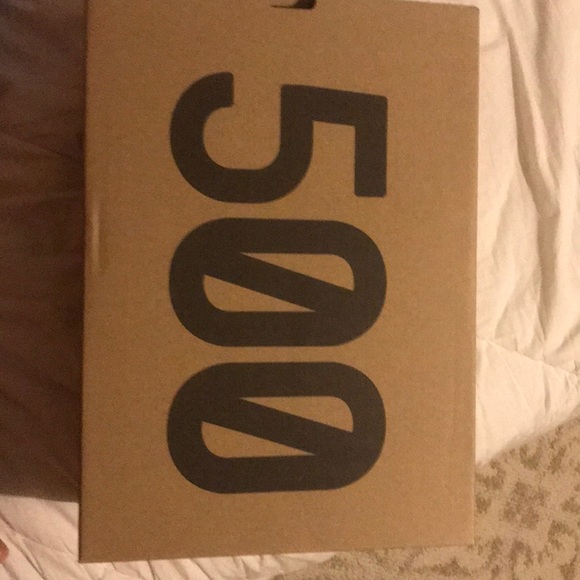 Yeezy Shoes - I am selling yeezy 500’s